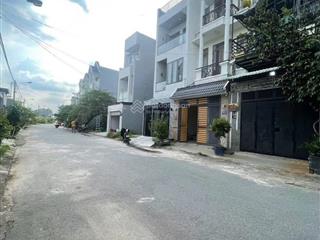 Nhà 3 tầng btct  trường lưu, long trường, q9  đường 8m có vỉa hè  chỉ 4x tỷ