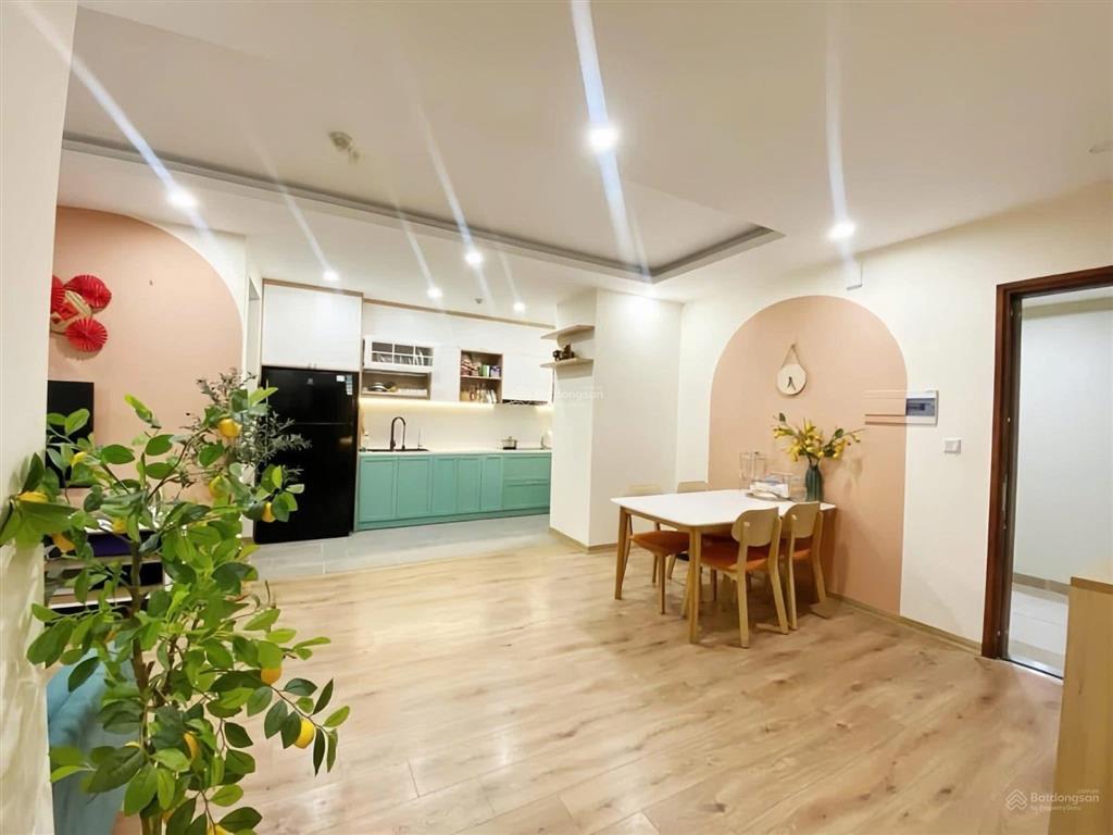 Giá tốt tôi cần bán căn 2 ngủ, diện tích 88m2, tầng đẹp, nhà thoáng mát giá 6,x tỷ tại samsora