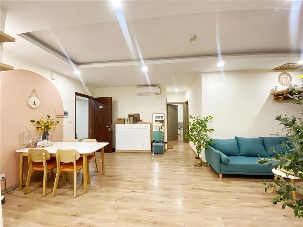 Giá tốt tôi cần bán căn 2 ngủ, diện tích 88m2, tầng đẹp, nhà thoáng mát giá 6,x tỷ tại samsora