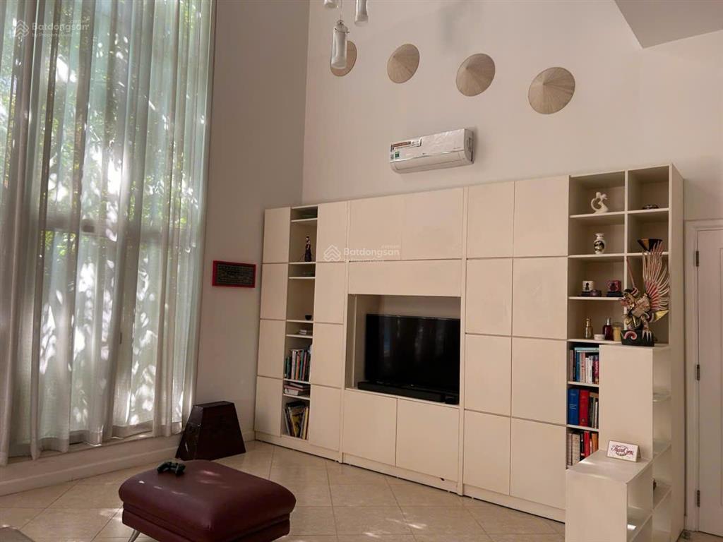 Bán biệt thự khu compound nguyễn văn hưởng, p. thảo điền, quận 2, dt 651m2, 2 lầu, 115 tỷ