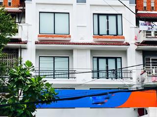 Bán cặp nhà shophouse mặt tiền đường nguyễn văn cừ đang cho ngân hàng thuê thu nhập cao (chính chủ)