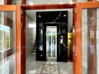 (ncc) cho thuê nhà góc 2 mặt tiền phạm hùng, hòa xuân có thang máy diện tích sàn 300m²