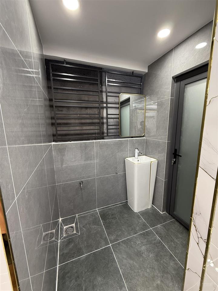 Nhà mới 5x15m trệt + lửng + 3 lầu, tặng full nội thất xịn xò