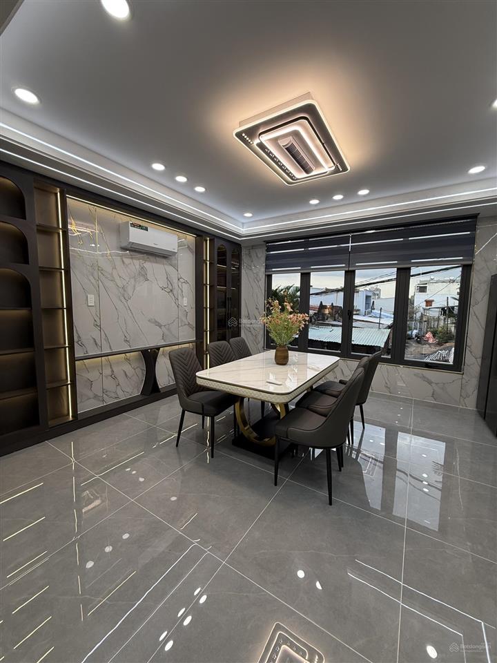 Nhà mới 5x15m trệt + lửng + 3 lầu, tặng full nội thất xịn xò