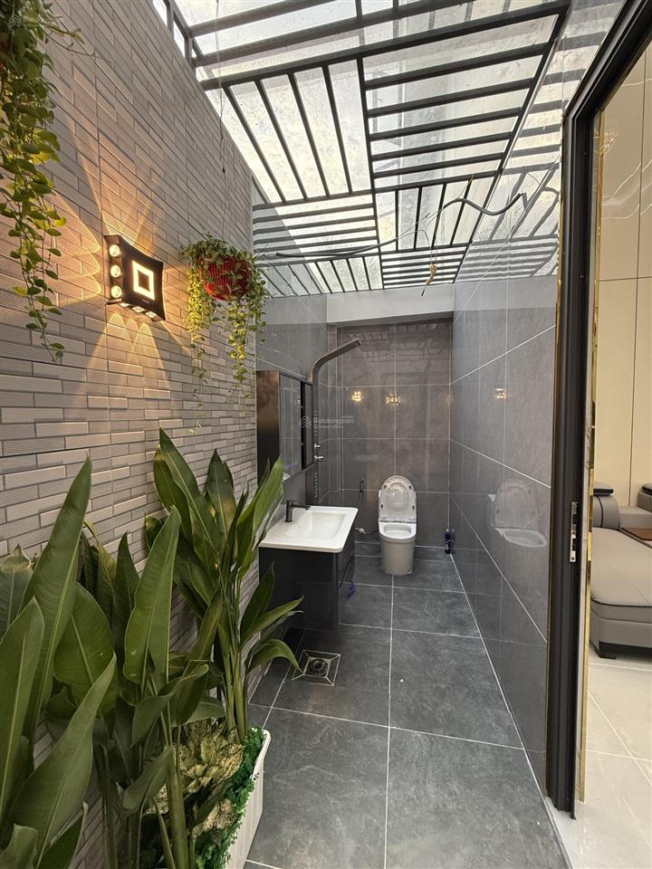 Nhà mới 5x15m trệt + lửng + 3 lầu, tặng full nội thất xịn xò