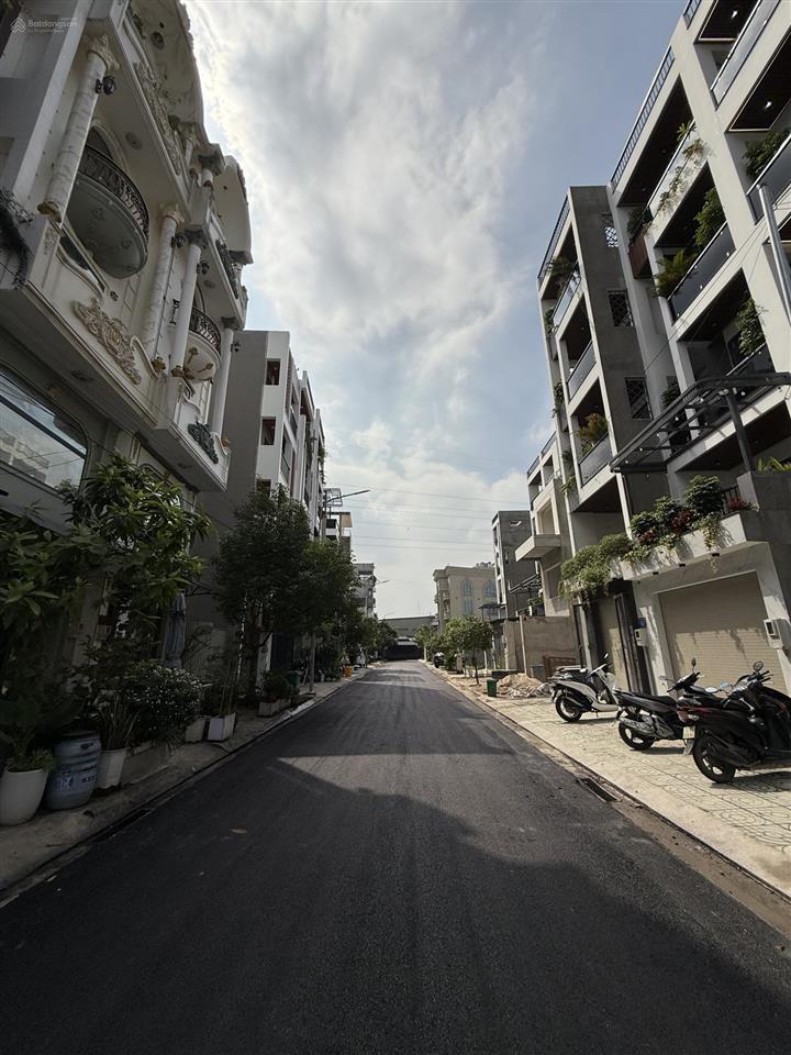 Bán nhà 6x28 khu phân lô đồng bộ cực vip, nhà mới xây và tặng kèm full nội thất