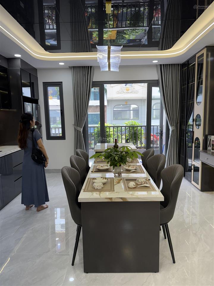 Bán nhà 6x28 khu phân lô đồng bộ cực vip, nhà mới xây và tặng kèm full nội thất