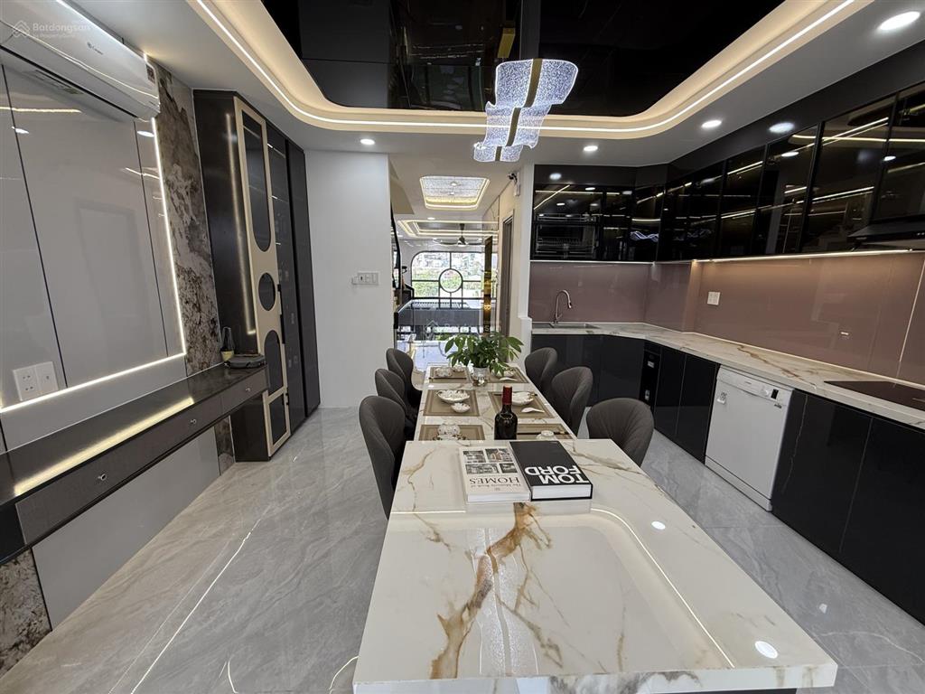 Bán nhà 6x28 khu phân lô đồng bộ cực vip, nhà mới xây và tặng kèm full nội thất