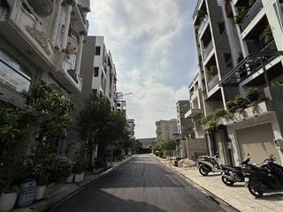 Bán nhà 4.8x28m, khu phân lô đồng bộ cực vip, nhà mới xây và tặng kèm full nội thất