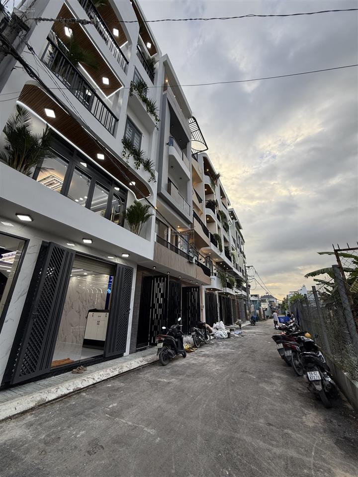 Nhà mới 5x15m trệt + lửng + 3 lầu, đường nhựa 8m thông. tặng full nội thất