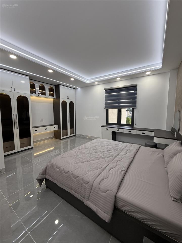Nhà mới 5x15m trệt + lửng + 3 lầu, đường nhựa 8m thông. tặng full nội thất