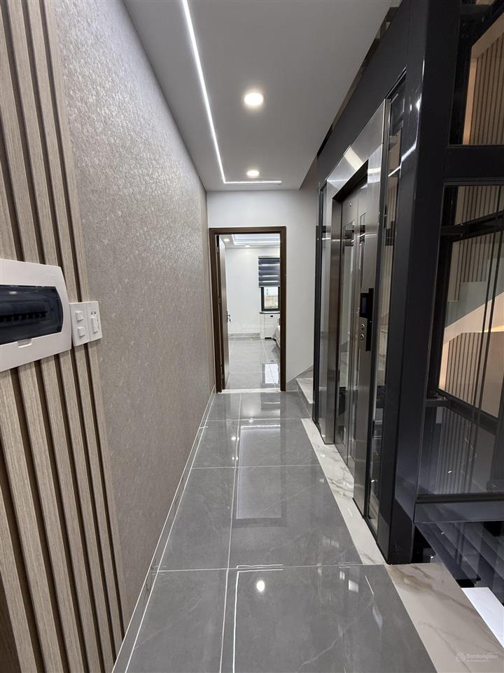 Nhà mới 5x15m trệt + lửng + 3 lầu, đường nhựa 8m thông. tặng full nội thất