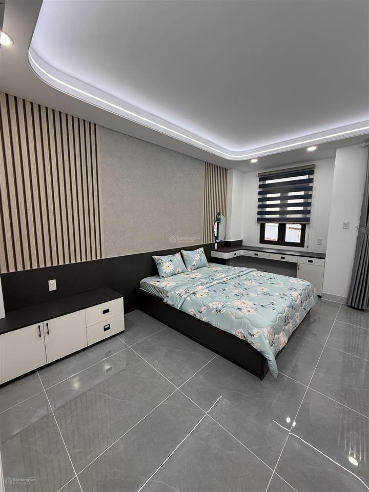 Nhà mới 5x15m trệt + lửng + 3 lầu, đường nhựa 8m thông. tặng full nội thất
