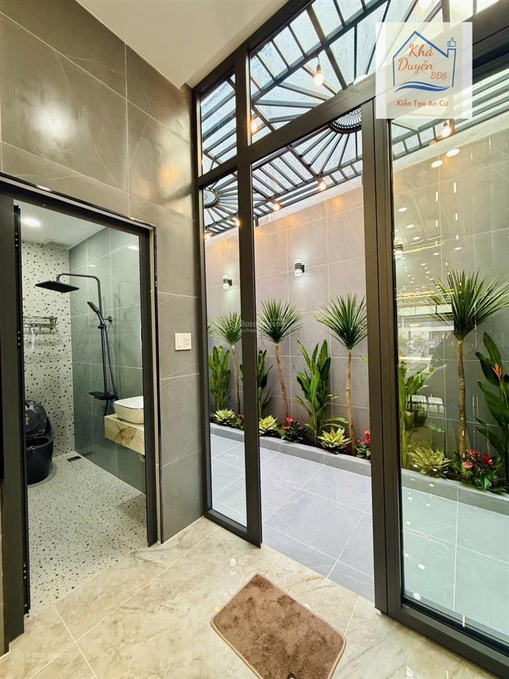 Bán nhà trệt 3 lầu, ngang 5x25. đường nhựa thông 8m, nhà xây mới 100% và tặng kèm full nội thất