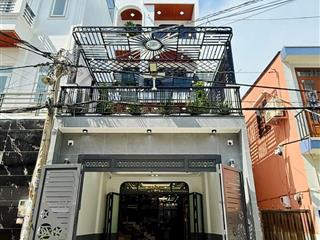 Bán nhà trệt 3 lầu, ngang 5x25 .đường nhựa thông 8m, nhà xây mới 100% và tặng kèm full nội thất