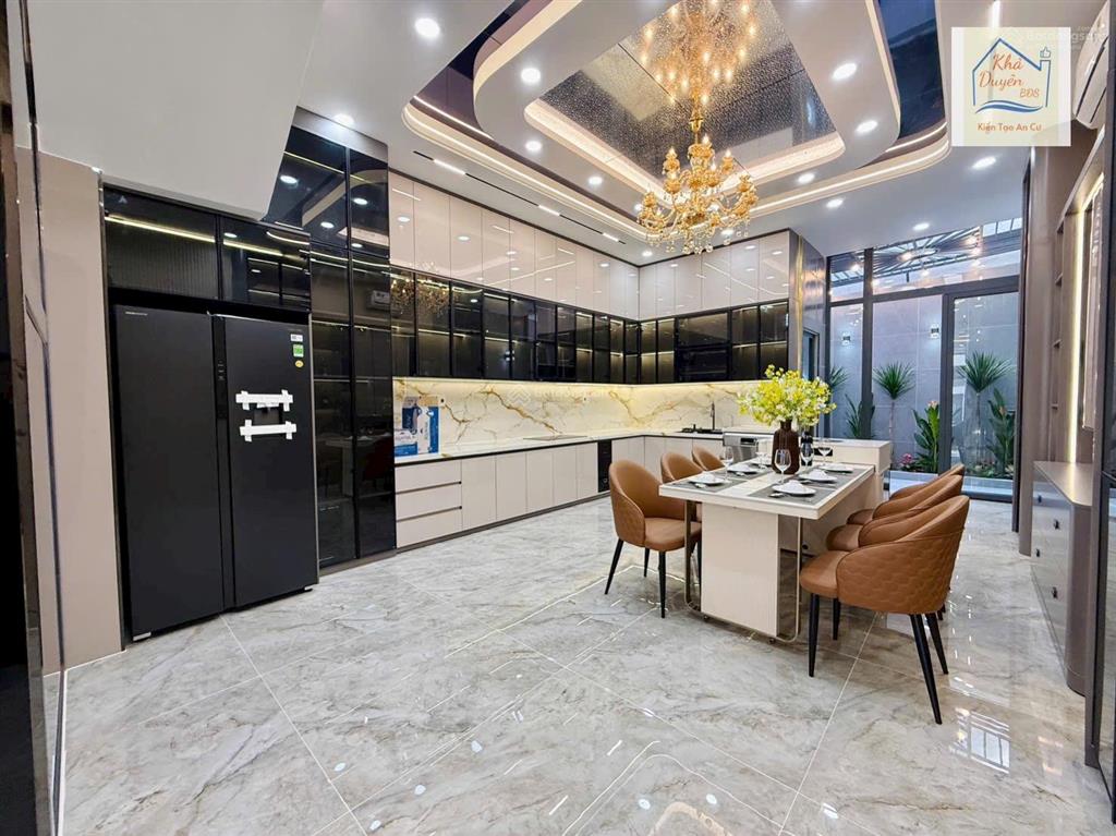 Bán nhà trệt 3 lầu, ngang 5x25. đường nhựa thông 8m, nhà xây mới 100% và tặng kèm full nội thất