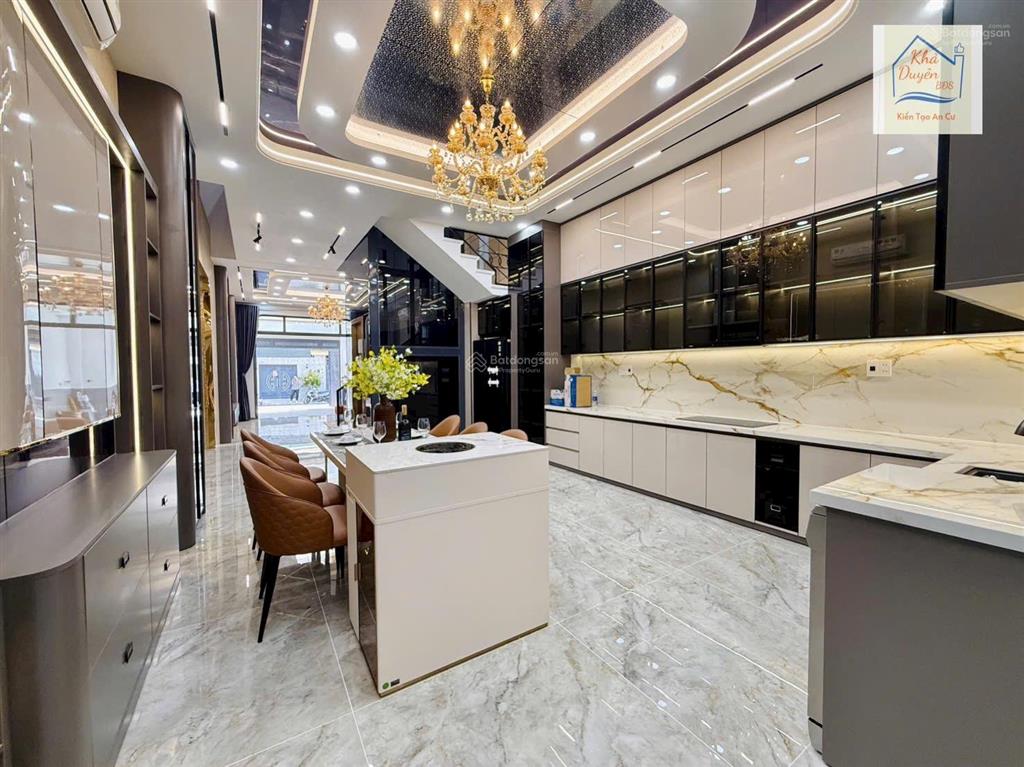Bán nhà trệt 3 lầu, ngang 5x25. đường nhựa thông 8m, nhà xây mới 100% và tặng kèm full nội thất