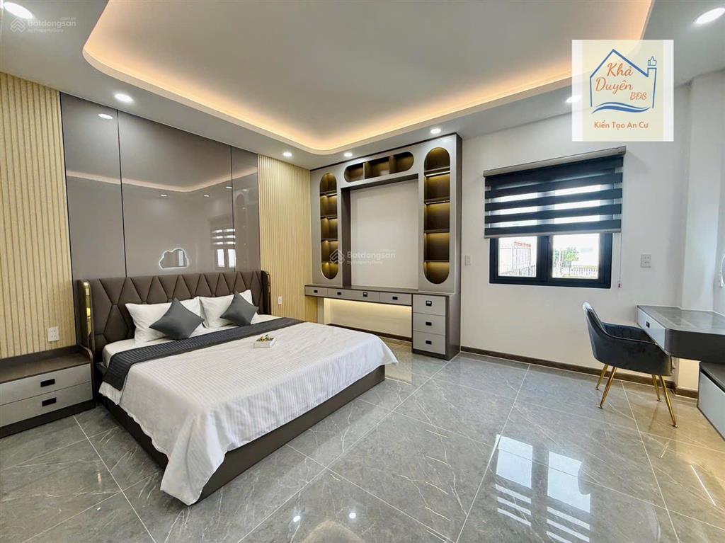 Bán nhà trệt 3 lầu, ngang 5x25. đường nhựa thông 8m, nhà xây mới 100% và tặng kèm full nội thất