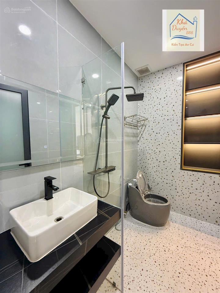 Bán nhà trệt 3 lầu, ngang 5x25. đường nhựa thông 8m, nhà xây mới 100% và tặng kèm full nội thất