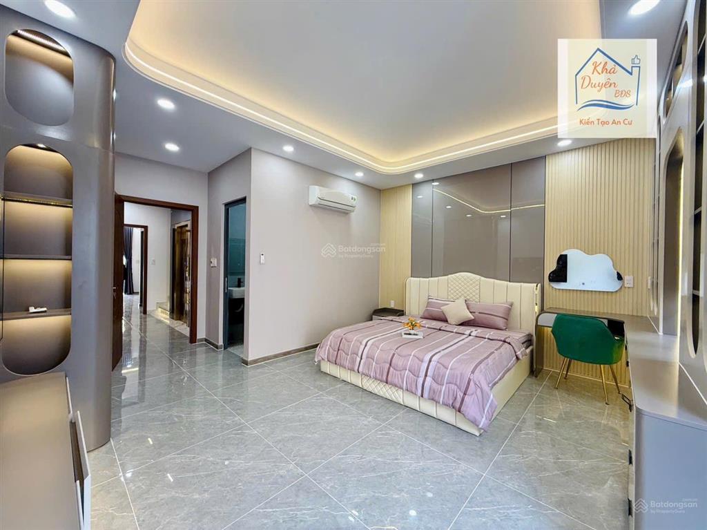 Bán nhà trệt 3 lầu, ngang 5x25. đường nhựa thông 8m, nhà xây mới 100% và tặng kèm full nội thất