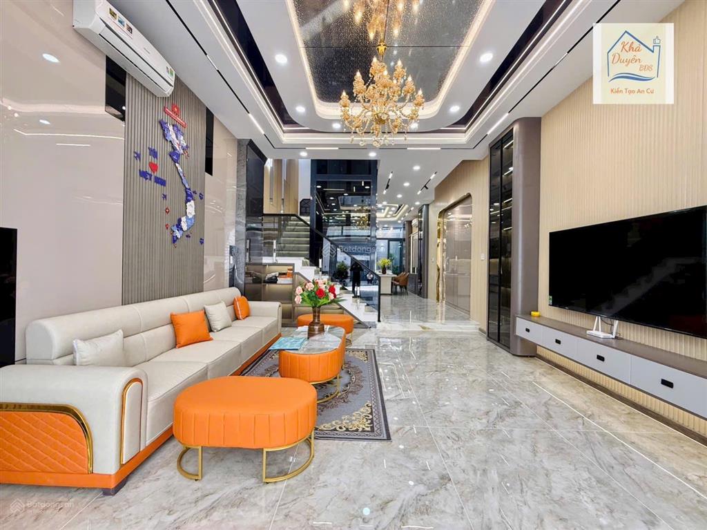 Bán nhà trệt 3 lầu, ngang 5x25. đường nhựa thông 8m, nhà xây mới 100% và tặng kèm full nội thất