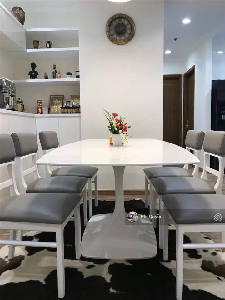 Bán chcc central plaza  tân bình. dt 60m2, 2pn, 2wc. giá 3.9 tỷ. có sổ.  0779 757 ***  quyền