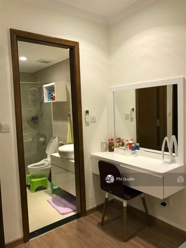 Bán chcc central plaza  tân bình. dt 60m2, 2pn, 2wc. giá 3.9 tỷ. có sổ.  0779 757 ***  quyền