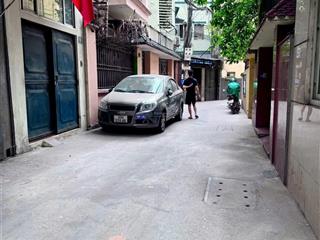 Trung tâm đống đa cách ô tô 20m  3 thoáng  ngõ thông  gần hồ