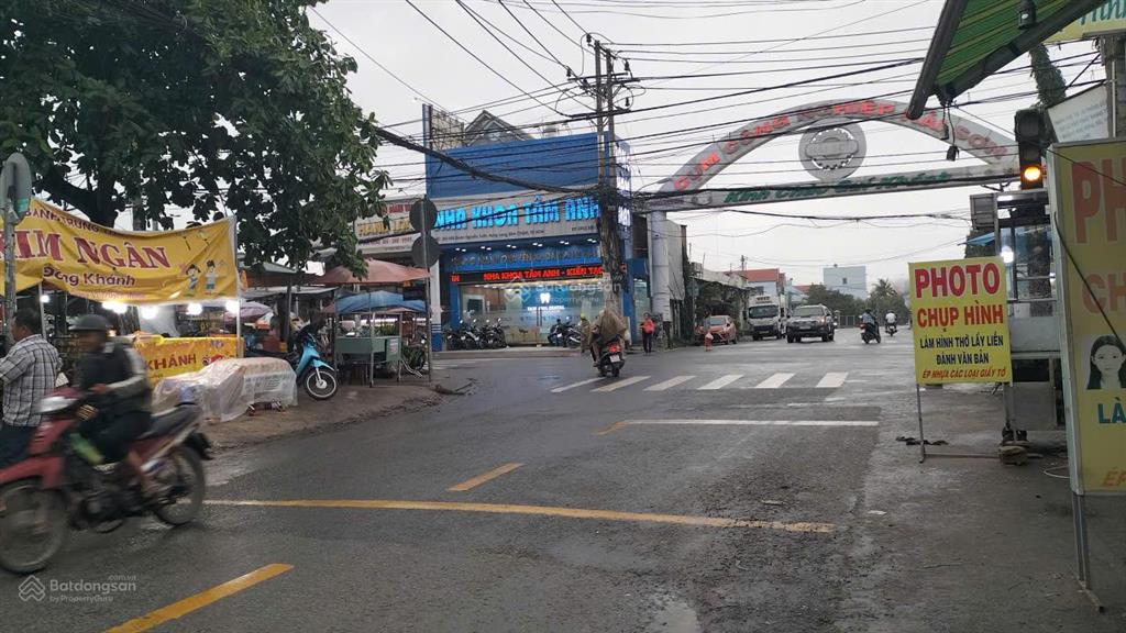 Đất lọt khe đối diện chợ hưng long, đoàn nguyễn tuấn, bình chánh, hcm, 161,1m2 giá 2,835 tỷ