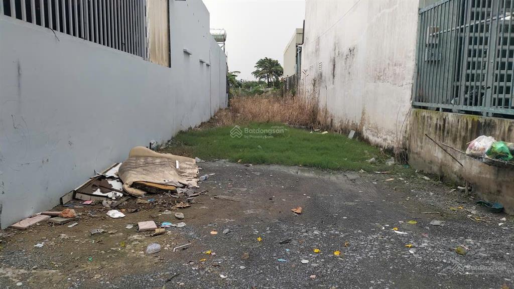 Đất lọt khe đối diện chợ hưng long, đoàn nguyễn tuấn, bình chánh, hcm, 161,1m2 giá 2,835 tỷ