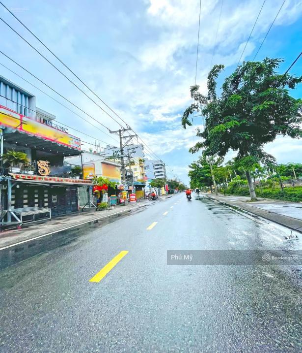 Bán nhà riêng, căn gốc vị trí siêu đẹp trần xuân soạn, 1 trệt, 1 lầu giá siêu hời 12,6 tỷ