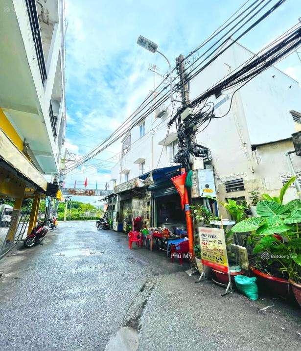 Bán nhà riêng, căn gốc vị trí siêu đẹp trần xuân soạn, 1 trệt, 1 lầu giá siêu hời 12,6 tỷ