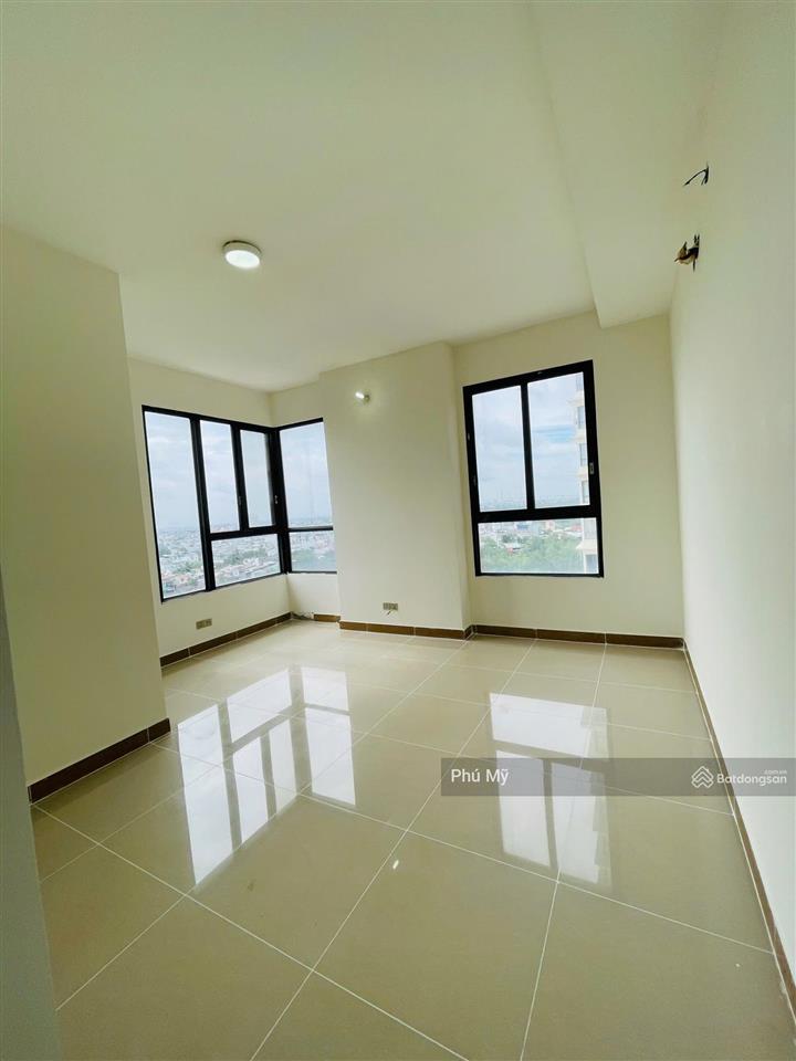 Chính chủ bán căn hộ đức khải q7, dt 97m2, 3pn  2wc, full nội thất. giá 3,2 tỷ.  0926 879 ***