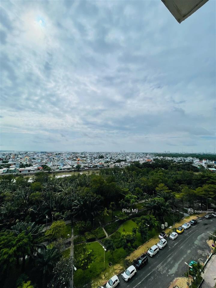 Chính chủ bán căn hộ đức khải q7, dt 97m2, 3pn  2wc, full nội thất. giá 3,2 tỷ.  0926 879 ***