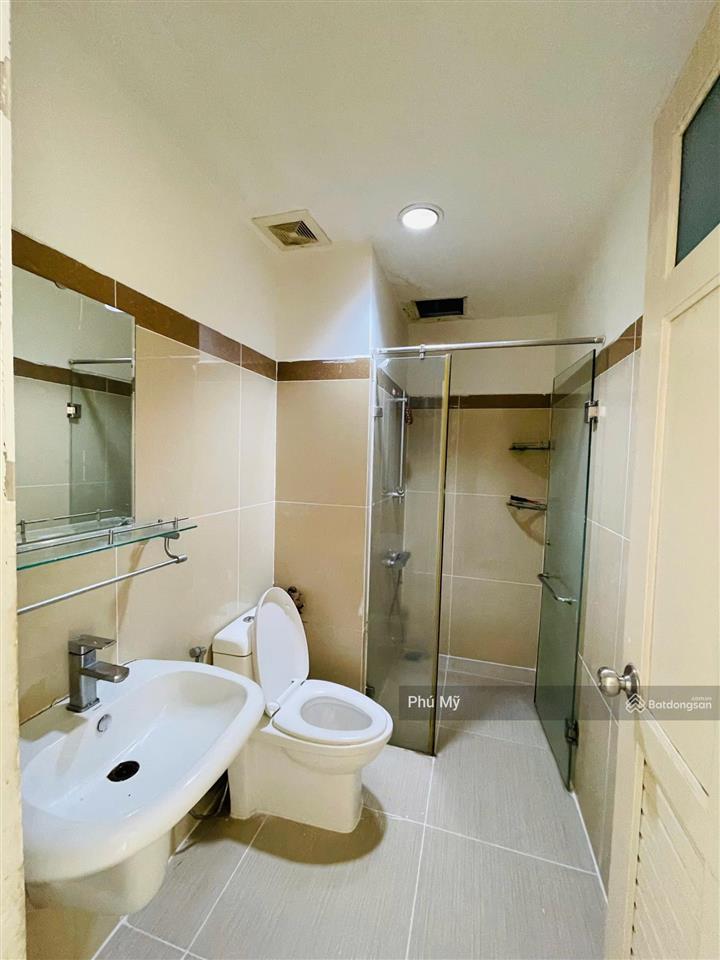 Chính chủ bán căn hộ đức khải q7, dt 97m2, 3pn  2wc, full nội thất. giá 3,2 tỷ.  0926 879 ***