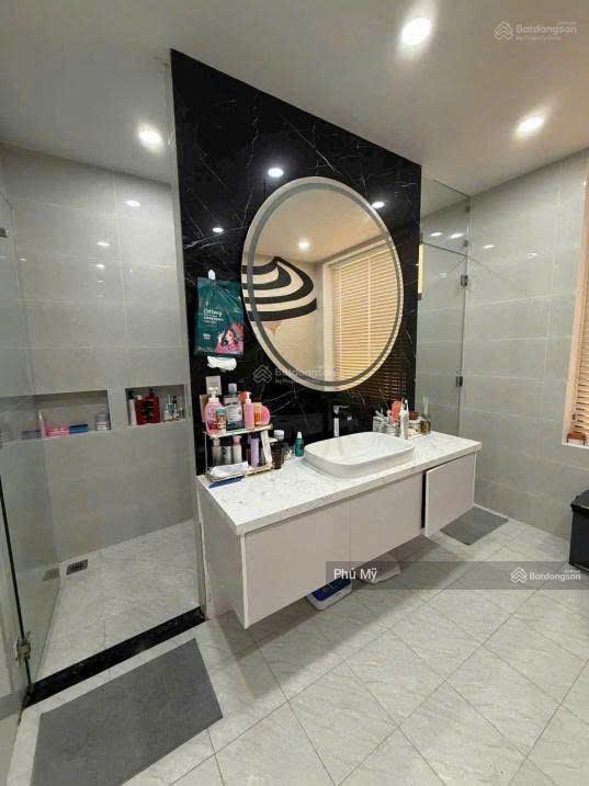 Chính chủ bán nhà 1 trệt + 3 lầu đường số 49, tân quy, quận 7, sổ hồng chính chủ. giá 15 tỷ 8