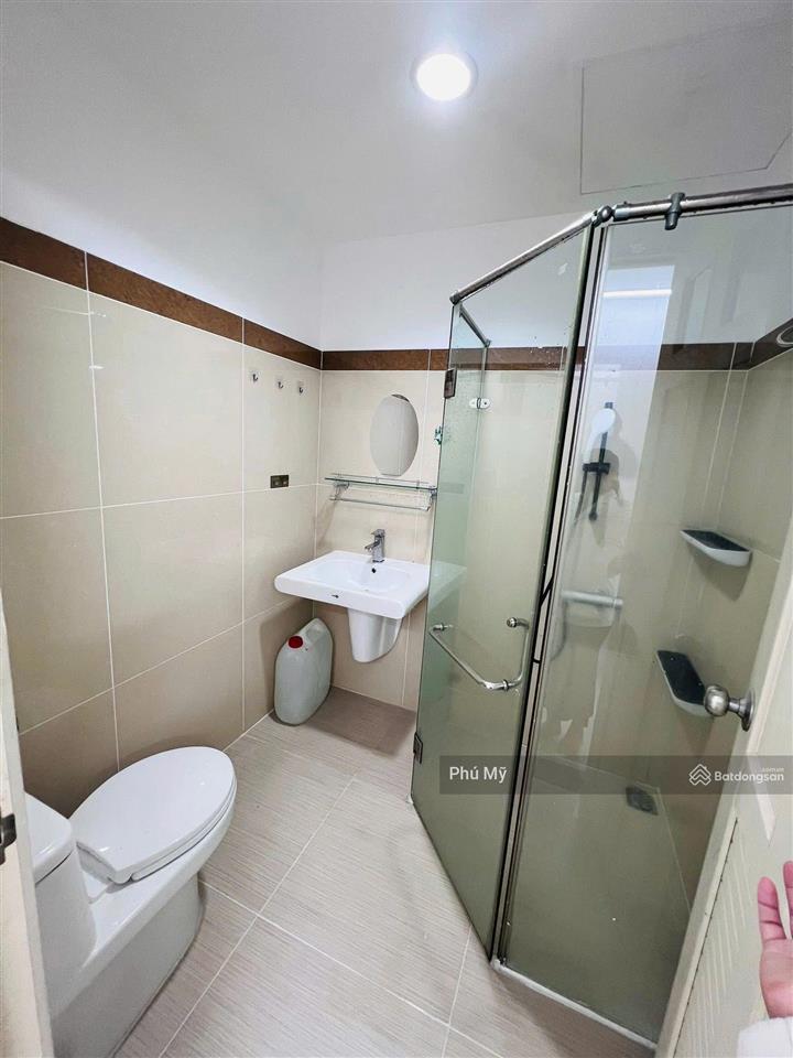 Bán ch era town q7. sổ hồng cầm tay, 59m2 2pn, nội thất mới 100%. giá giảm mạnh chỉ 3 tỷ 200