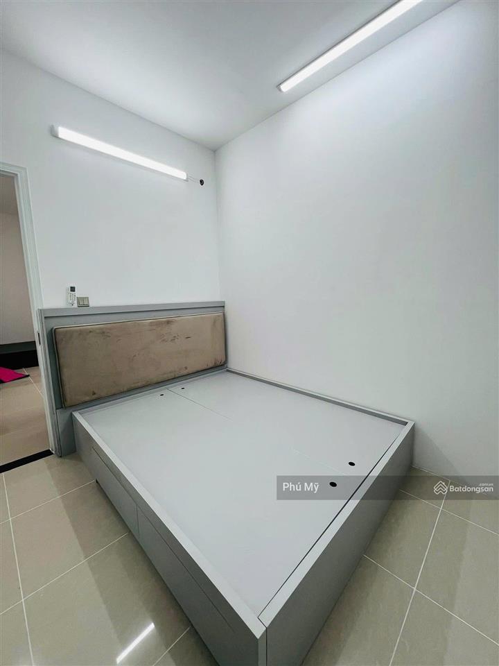 Bán ch era town q7. sổ hồng cầm tay, 59m2 2pn, nội thất mới 100%. giá giảm mạnh chỉ 3 tỷ 200