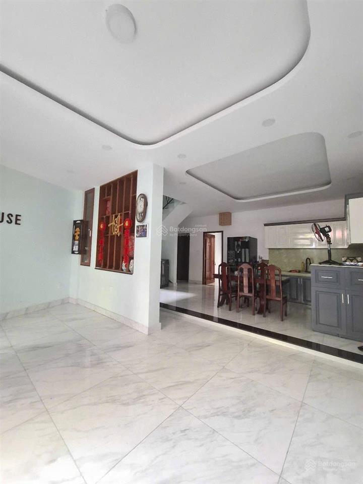 Hàng hiếm q3  nhà 4 tầng chdv 7 phòng  hẻm 5m thông cmt8