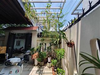 Biệt thự kiểu cổ  sân vườn cực chill  bình trưng đông, q2