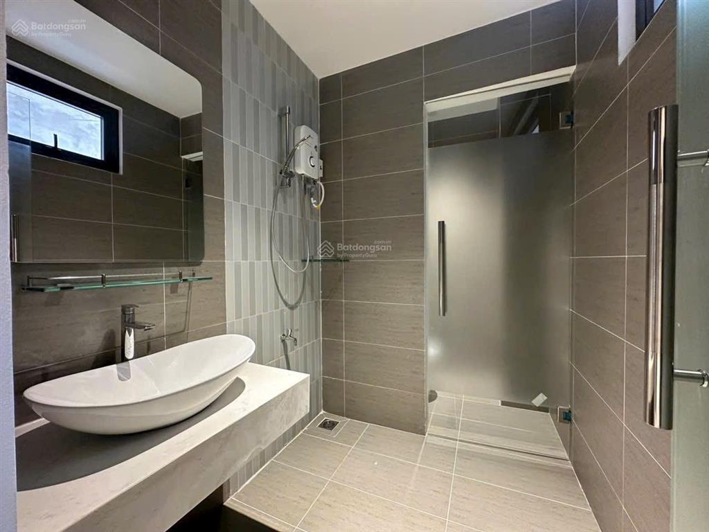 Căn hộ 2pn full nội thất hơn 40m2 tách bếp bancol rộng thoáng gần q1, phú nhuận  0833 001 ***