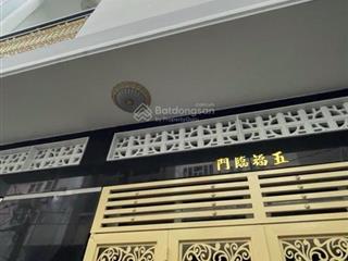 Bình tân giáp ranh quận 6 khu tên lửanhà đẹp 3 tầng  5.5x8m  5,1 t.ỉ
