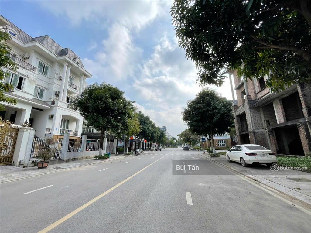 Bql khu đô thị lideco bán căn biệt thự đơn lập dt 250m2 x mt 18m lô góc 2 thoáng, vị trí đẹp gần hồ