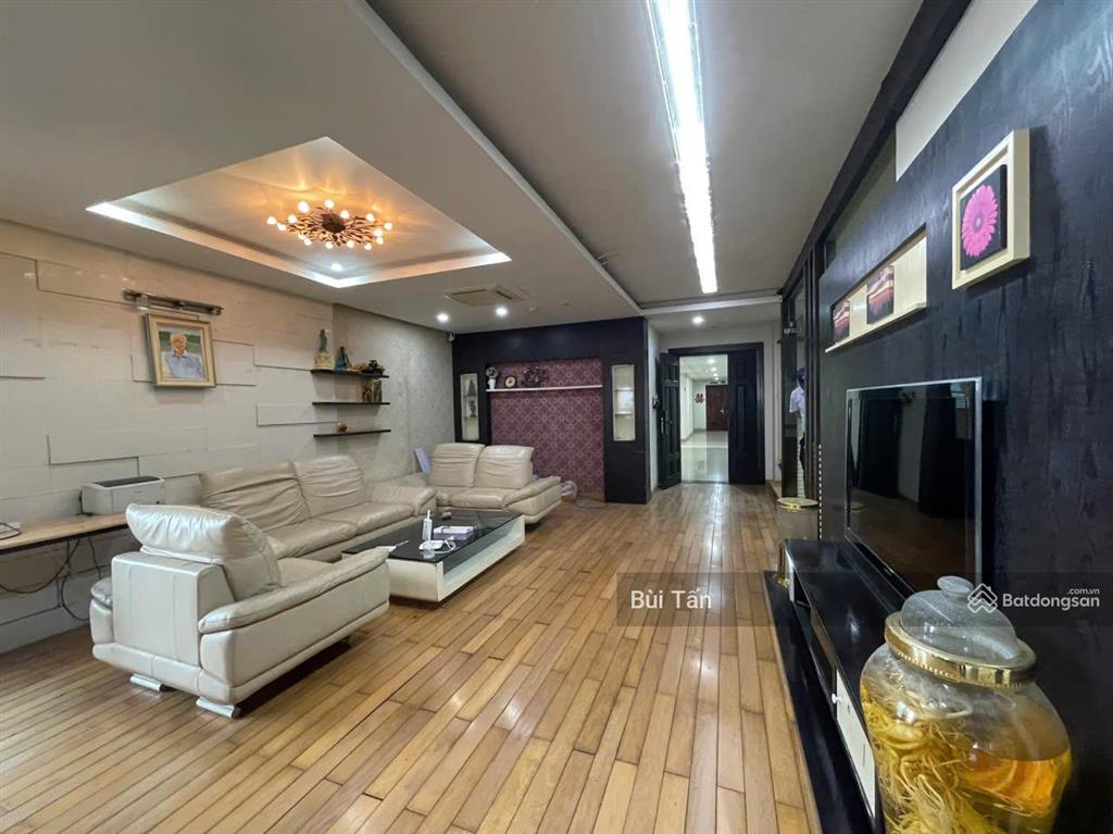 Bán gấp căn hộ chung cư tòa m5 nguyễn chí thanh dt 133m2, 3 phòng ngủ, tầng đẹp, view hồ thành công