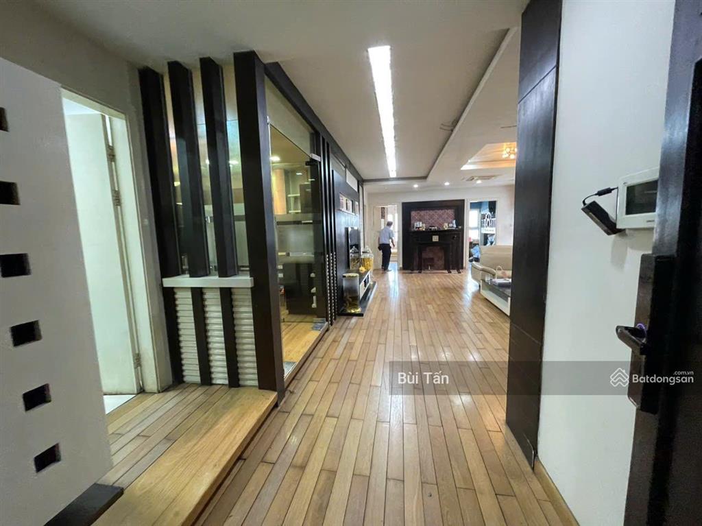 Bán gấp căn hộ chung cư tòa m5 nguyễn chí thanh dt 133m2, 3 phòng ngủ, tầng đẹp, view hồ thành công