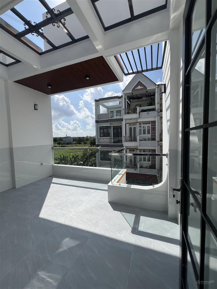 Bán nhà 3 tầng mới 100% 3,85 tỷ kdc long hậu gần khu đô thị t&t millenia city  gần lê văn lương