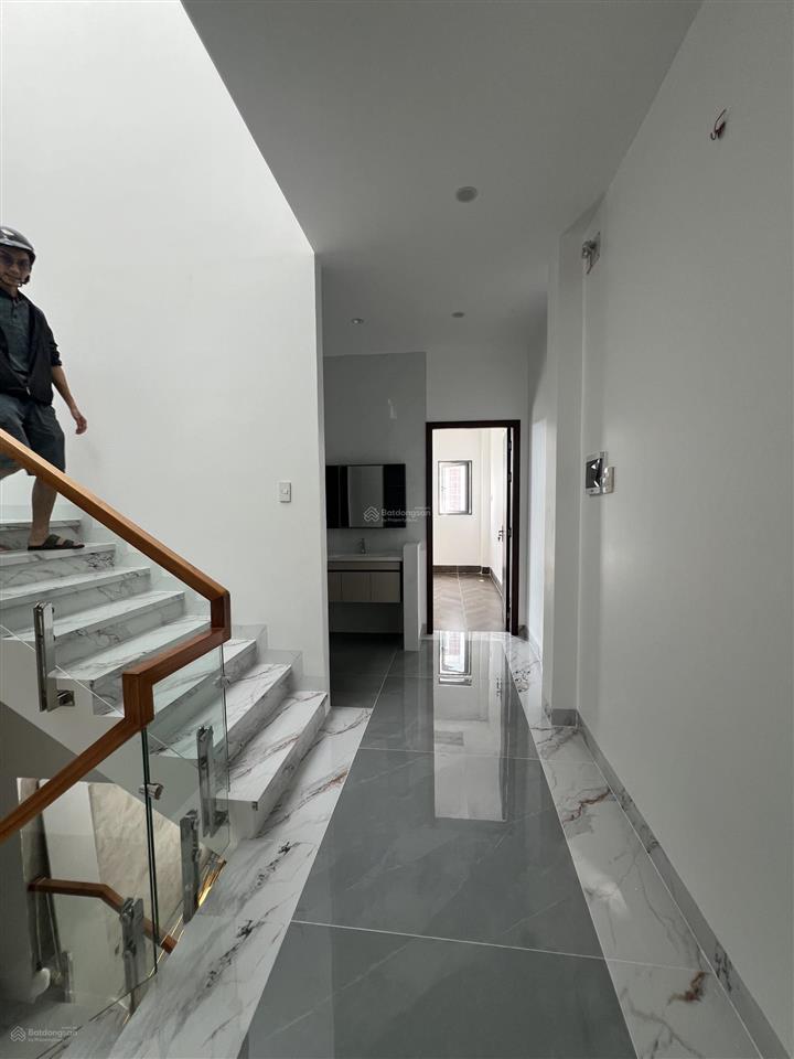 Bán nhà 3 tầng mới 100% 3,85 tỷ kdc long hậu gần khu đô thị t&t millenia city  gần lê văn lương