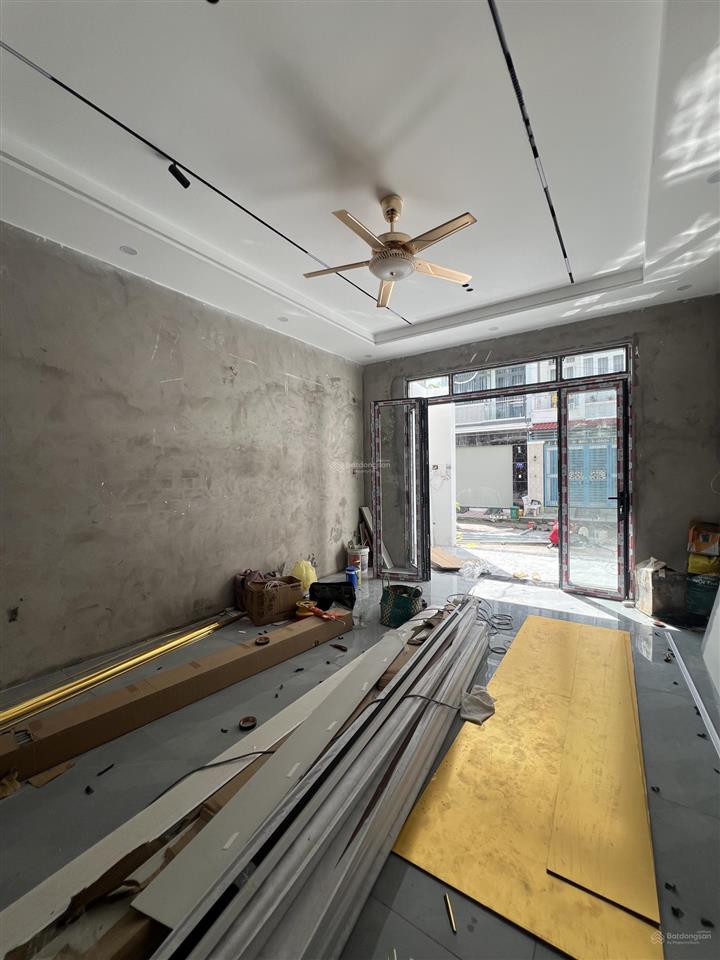 Bán nhà 3 tầng mới 100% 3,85 tỷ kdc long hậu gần khu đô thị t&t millenia city  gần lê văn lương