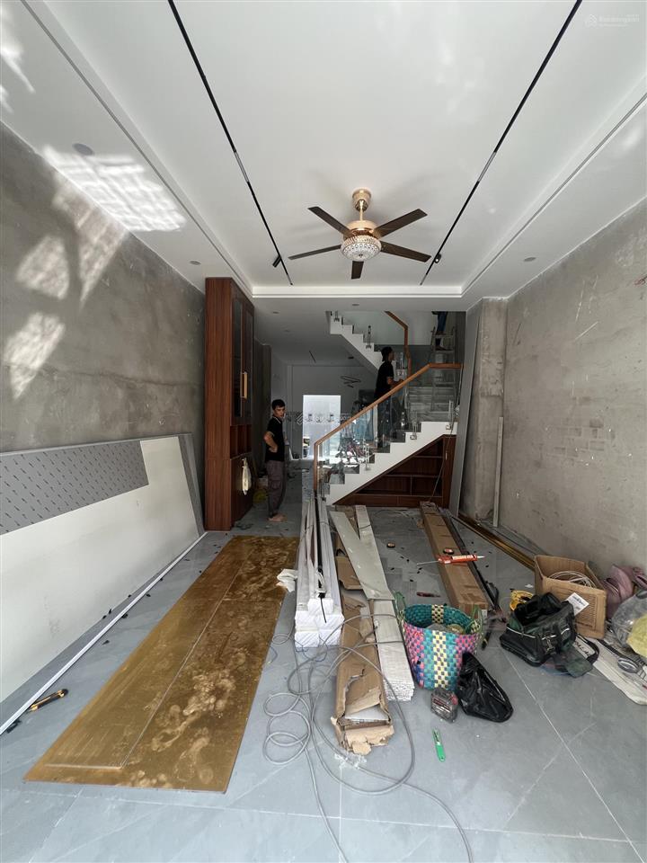 Bán nhà 3 tầng mới 100% 3,85 tỷ kdc long hậu gần khu đô thị t&t millenia city  gần lê văn lương