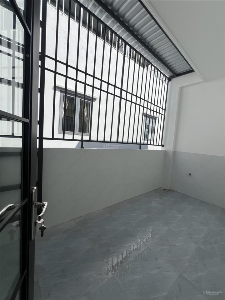 Bán nhà 3 tầng mới 100% 3,85 tỷ kdc long hậu gần khu đô thị t&t millenia city  gần lê văn lương